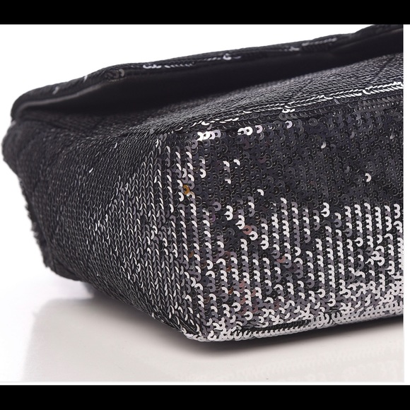 Authentic Chanel sequin flap bag - Picture 2 of 11